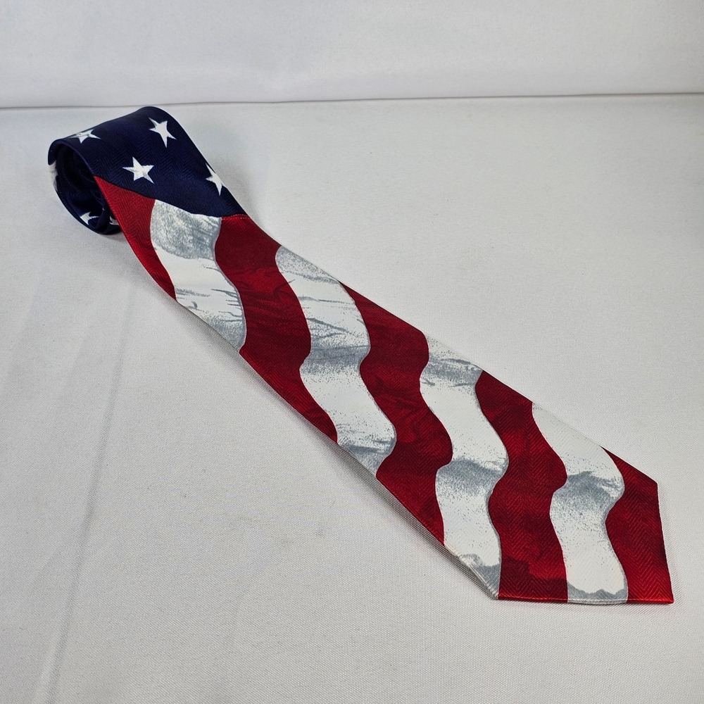 Beverly Hills Polo Club Mens American Flag Stars Stripes Patriotic Necktie Red